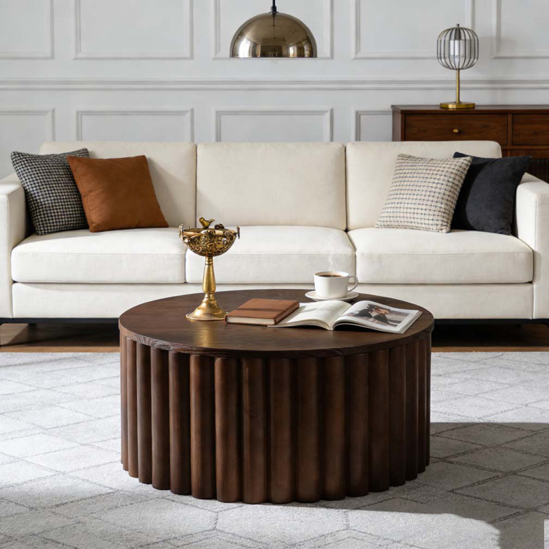 Table basse ronde avec piédestal robuste en relief fabriqué à la main, Noyer