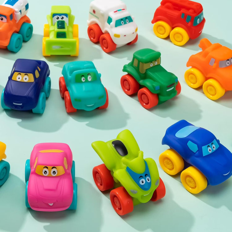 16 voitures de dessin animé, ensemble de voiture de jouet en caoutchouc souple, mini-véhicules, voiture de jouet pour tout-petits, cadeau de Noël pour les garçons et les filles, activité de plage et de piscine d'été, cadeaux pour les enfants