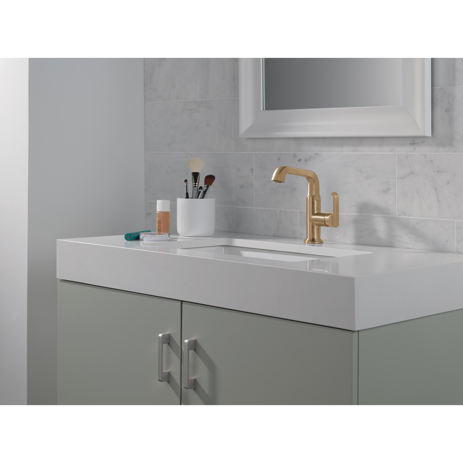 Tetra Single-Hole Bathroom Faucet with Drain, Bronze