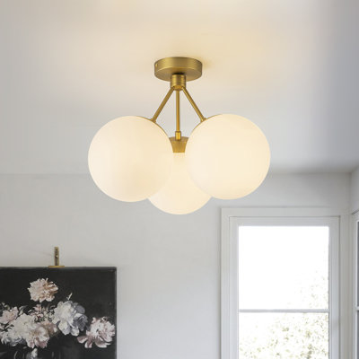 Plafonnier semi-encastré 3 lumières or brossé avec globes en verre laiteux