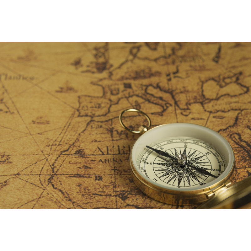 «Compass on Map» par Arsenisspyros - photographie sur toile tendue, H 20 po x l 30 po