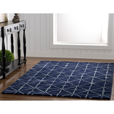 Tapis bleu / beige en laine touffeté à la main à motif géométrique Winona