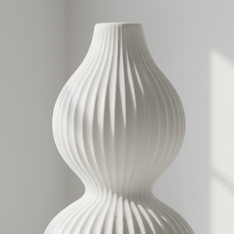 Vase en céramique blanche nervurée 10 "Liubomila, Blanc, H 10 po x l 5,25 po x P 5,25 po