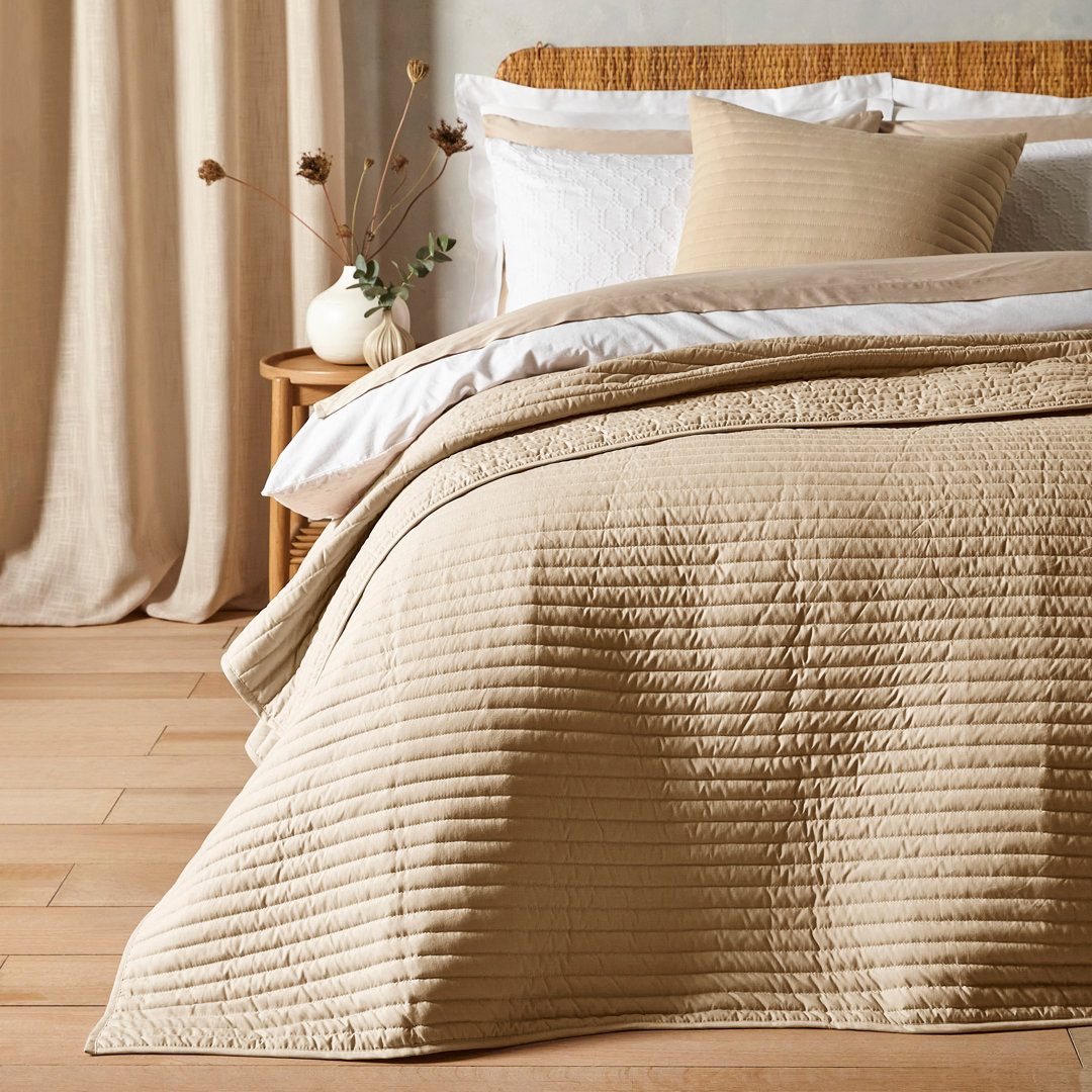 Quilted Lines 220x230cm Bedspread
