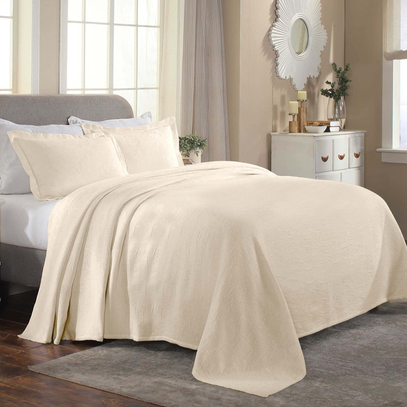 Superior Florin Matelasse Jacquard Scrolling Medallion Cotton Bedspread Set With Pillow Shams, King + 2 King Shams, Ivory