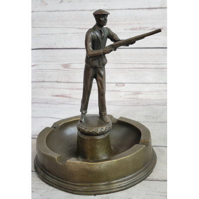Netter Hunter Rifle Gun Ashtray Figurine