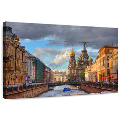 Rorry St. Petersburg Canal View