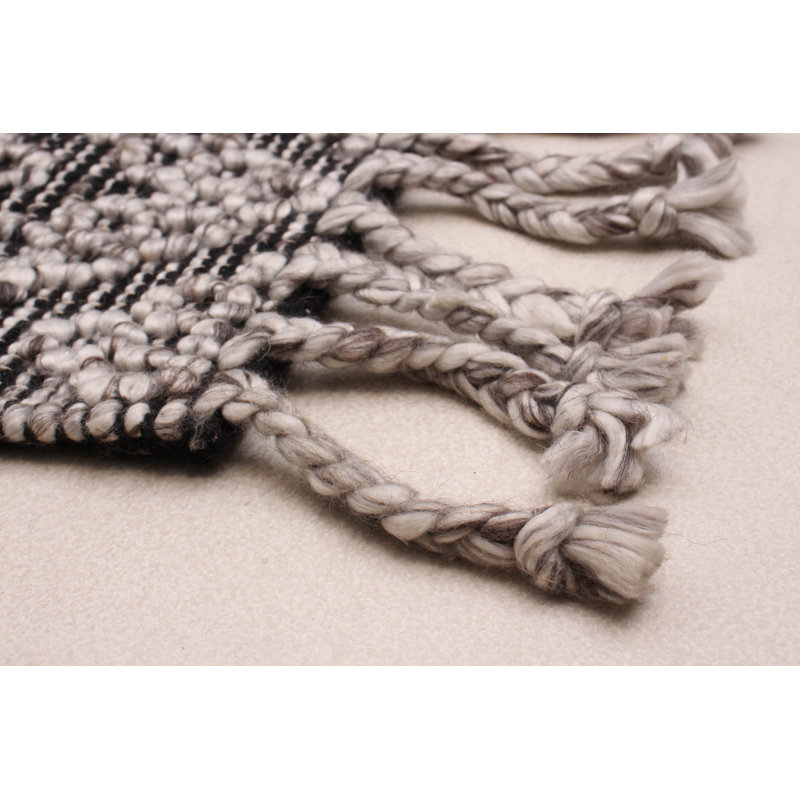 Tapis beige / gris en laine tressé à la main 2 pi 3 po x 8 pi 2 po Izaskun