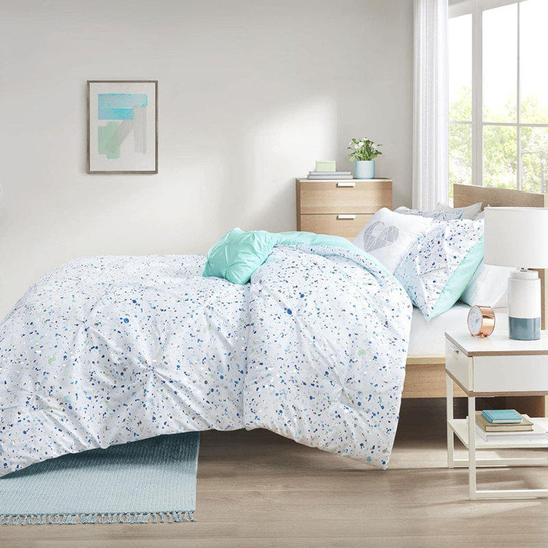 Abby Metallic Printed and Pintucked Comforter
