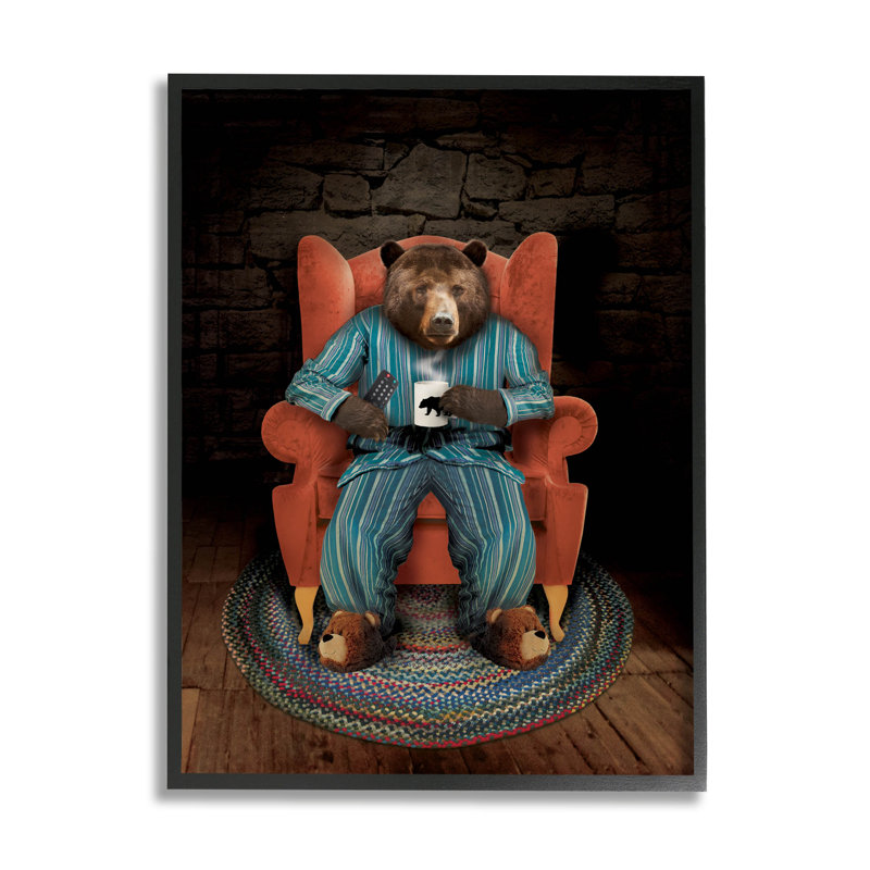 «Bed Time Bear Relaxing Portrait», estampe numérique par John Hovenstine, H 30 po x l 24 po x P 1,5 po