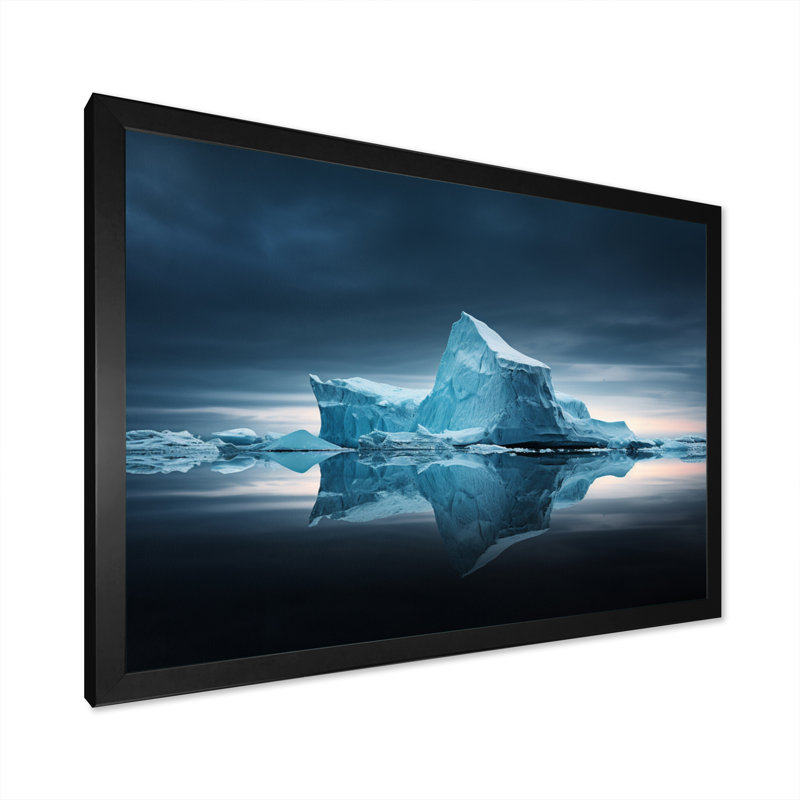Réflexions de cristal d'iceberg bleues et noires, Cadre simple noir, H 34 po x l 44 po x P 1,5 po