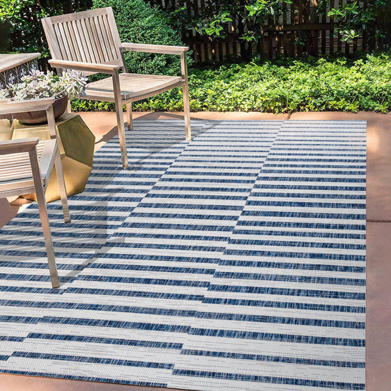 Tapis d'intérieur / extérieur à rayures décalées ivoire / bleu Sukie, Rectangle 3 pi 1 po x 5 pi