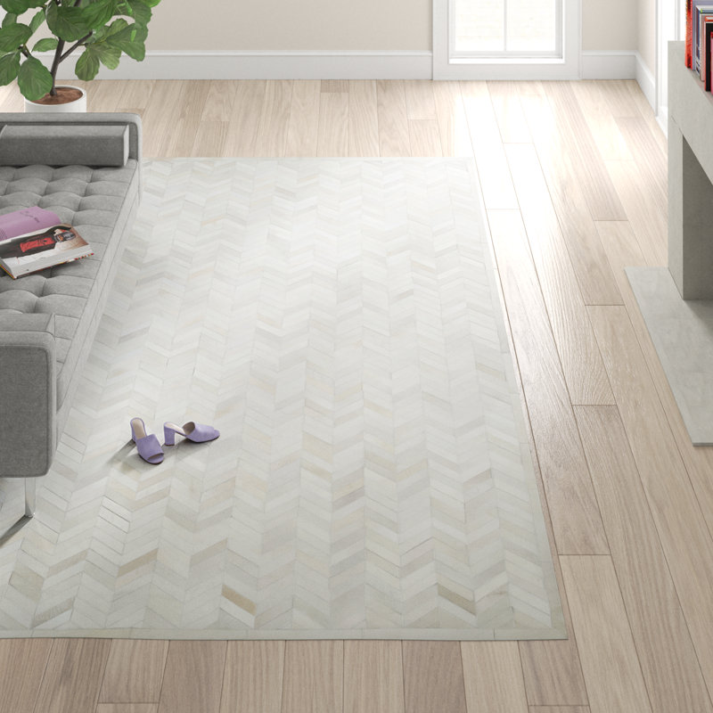 Tapis en cuir de vache Azikiwe, Rectangle de 10 pi x 14 pi, Ivoire ivoire