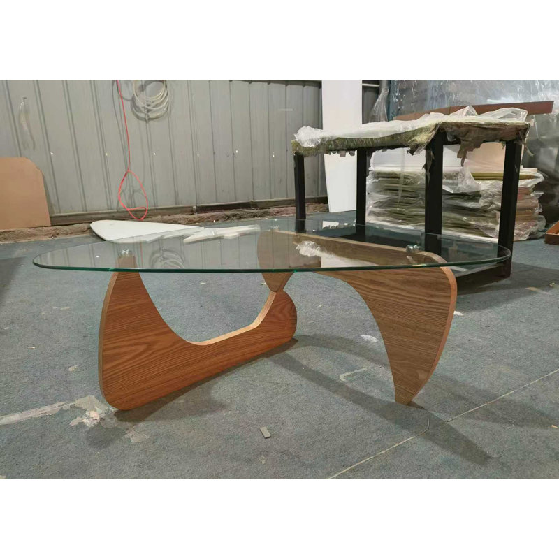 Table basse de forme spéciale