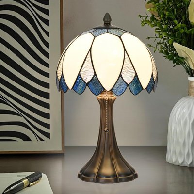 Blue And White Lotus Tiffany Table Lamp