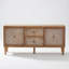 Console média en rotin de style Mid-Century avec tiroirs de rangement et tablettes réglables