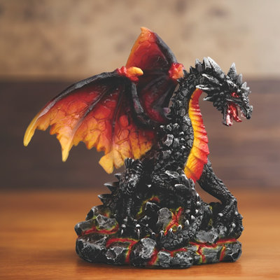 Figurine H 8 "avec aile de feu sur un volcan