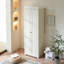 Armoire de rangement peinte de style français