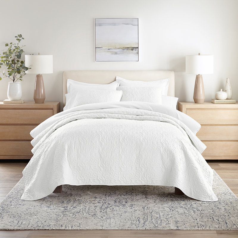 Becky Cameron Elegant Floral Stitching Quilt Set, White, Full/Queen Quilt + 2 Standard Shams