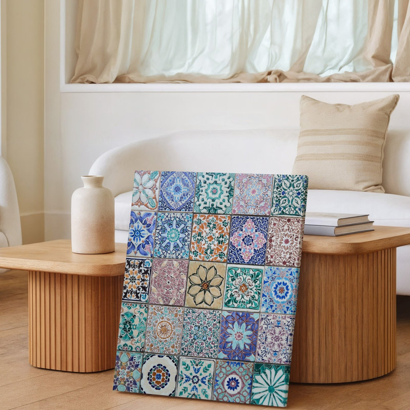 Toile un motif de mosaïque complexe et dynamique mettant en vedette une variété d'art mural de tuiles marocaines traditionnelles disposées en grille