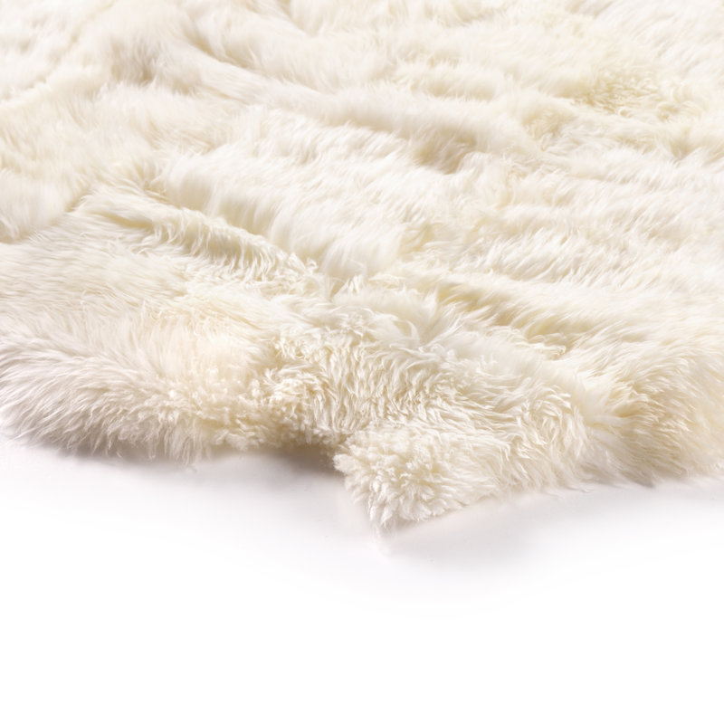 Tapis crème en peau de mouton Dodger, Nouveauté 5 pi 7 po x 5 pi 75 po