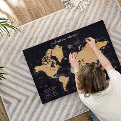Carte du monde personnalisée en forme de punaise Adventure Awaits III