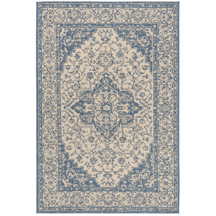 Girard Hooked Cream/Blue Indoor/Outdoor Rug