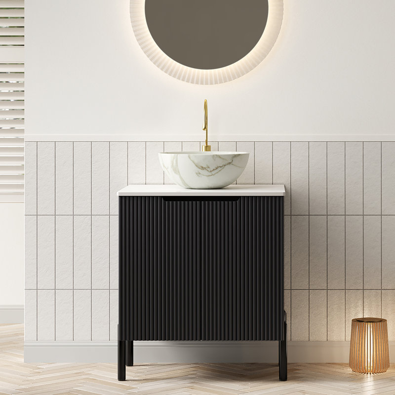 Ensemble de meuble-lavabo autoportant 24 po avec lavabo, meuble-lavabo à 2 portes, cuve en céramique blanche avec motif en pierre TURIO et comptoir en pierre frittée blanc de Carrare (sans robinet), noir