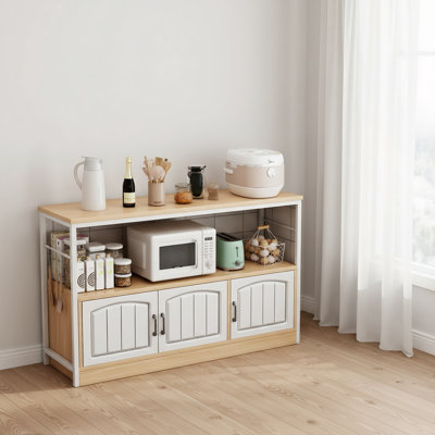 Armoire de cuisine multifonctionnelle avec armoires à 3 portes et 2 tablettes ouvertes à deux niveaux, structure en métal et plateau à grain de bois, style campagne moderne