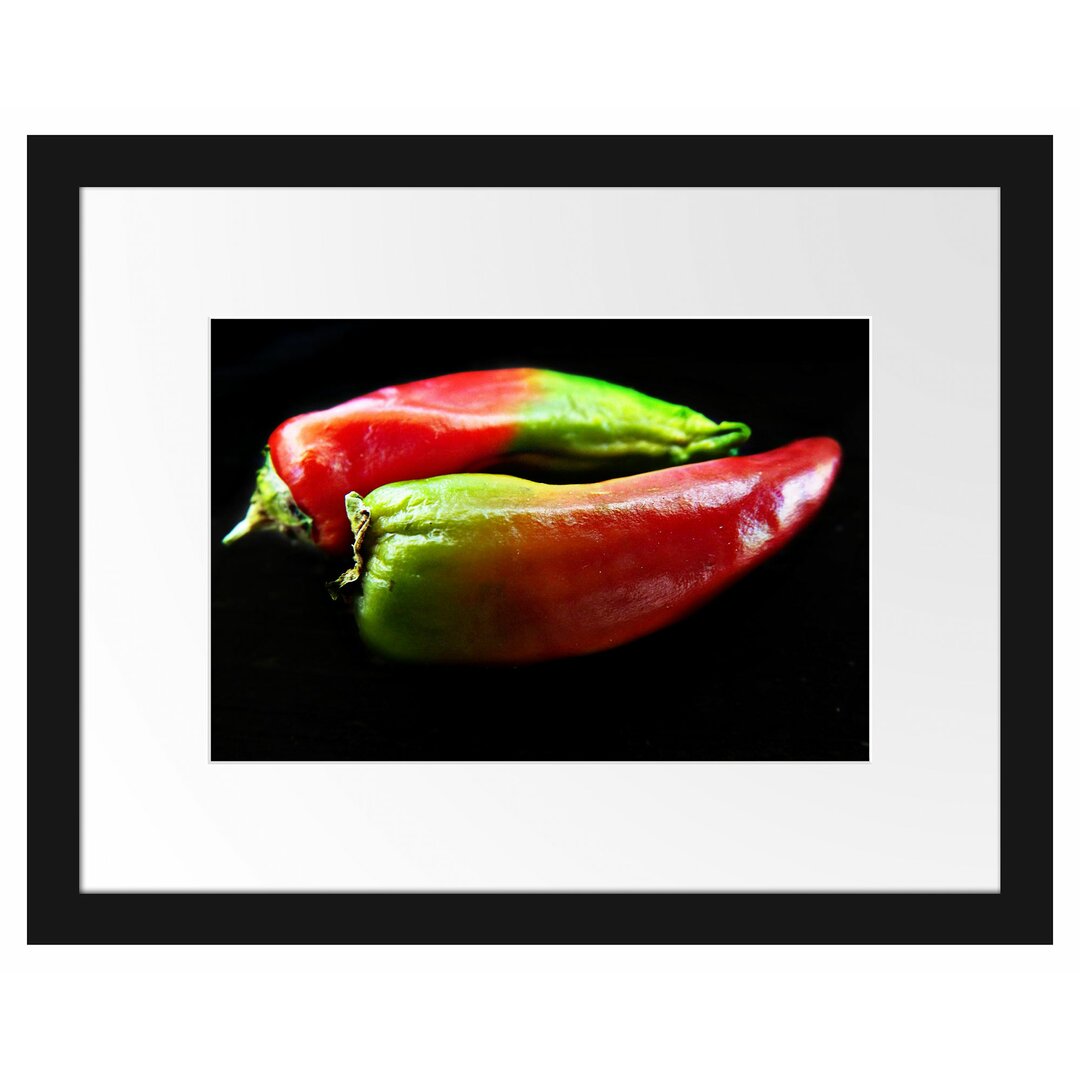 Gerahmter Fotodruck Two Chilli Peppers