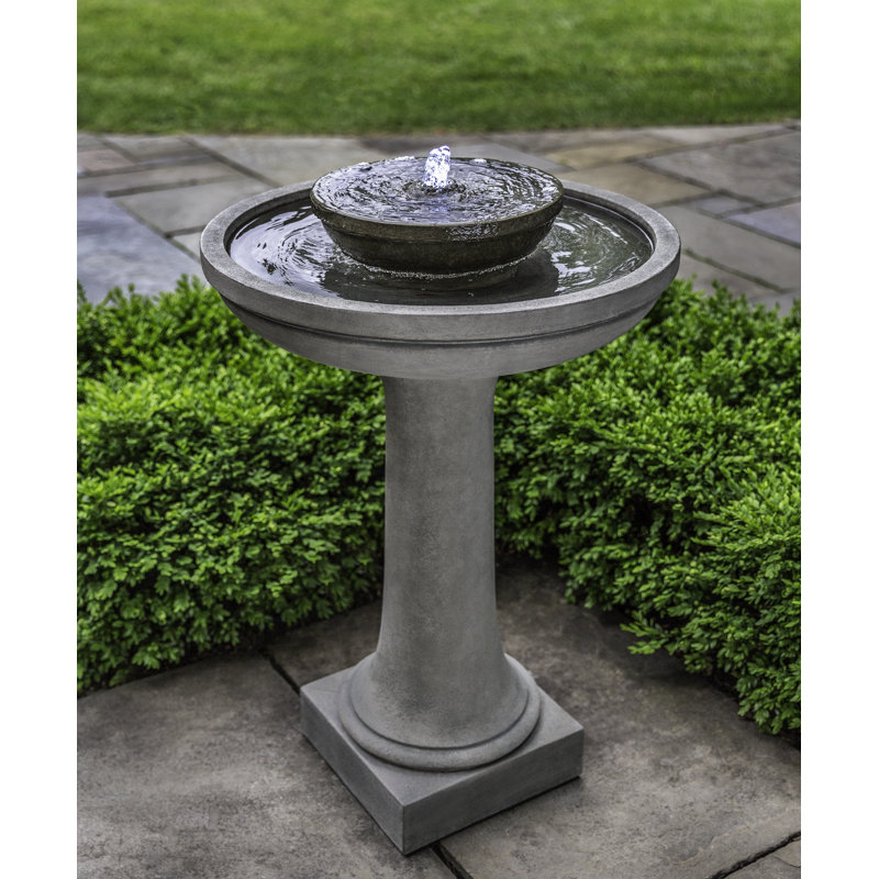 Fontaine en béton avec lumière Meridian, Mousse anglaise