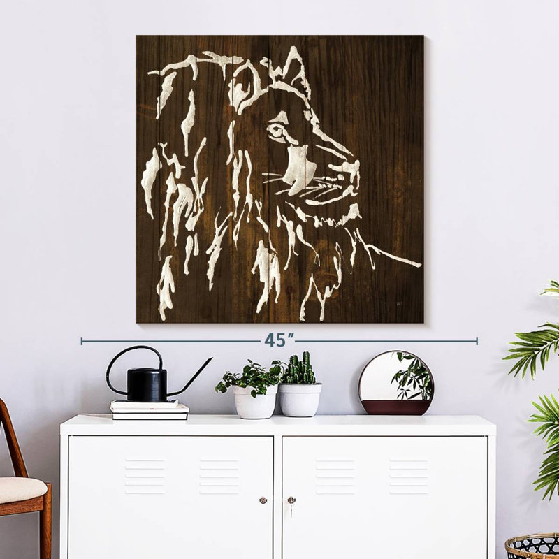 Crowle lion sur bois foncé, H 33 po x l 33 po