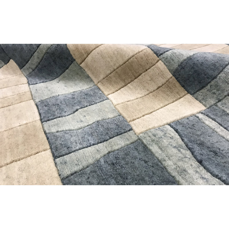 Hand-Knotted High-Quality Beige Area Rug