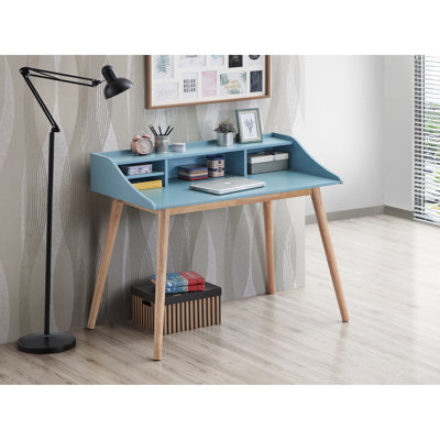Bureau Mid-Century moderne bleu avec 4 tablettes ouvertes en bois d'hévéa massif pour une présentation et une organisation Pieds arrondis élégants l 43,3 po x P 24,5 po H 36,8 po