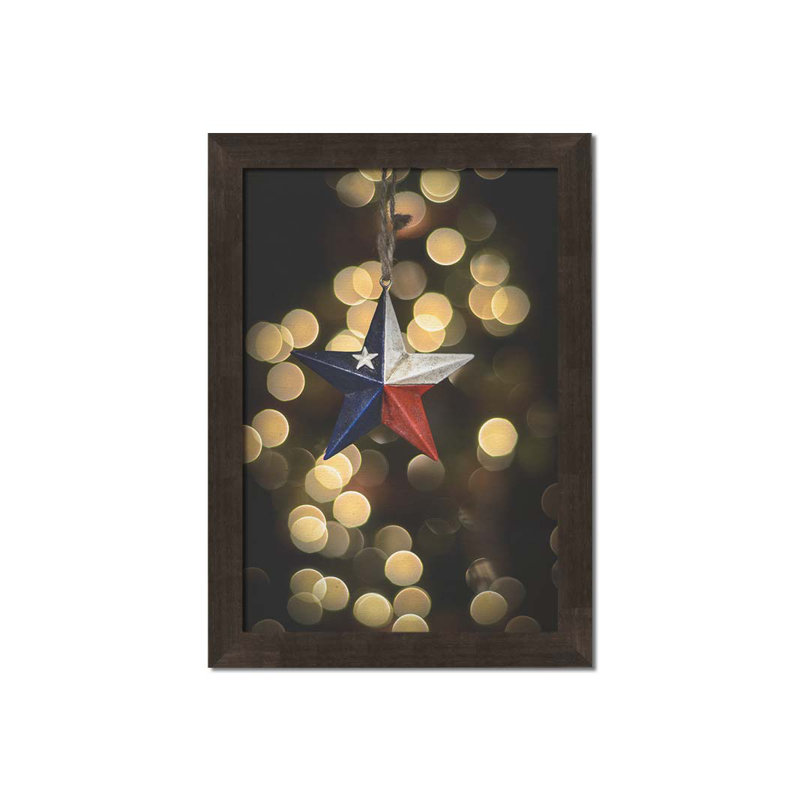 «Texas Star on Christmas Tree» par Kelly Wade, Cadre photo brun simple, H 31,5 po x l 21,5 po