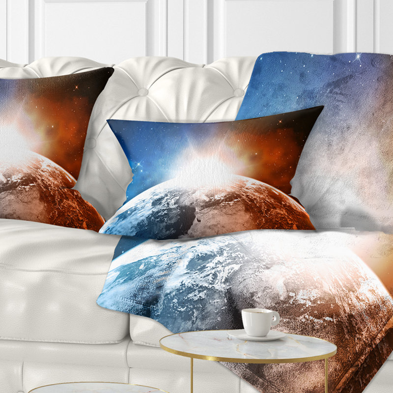 Planète avec lever de soleil dans l'espace - Coussin décoratif à imprimé paysage