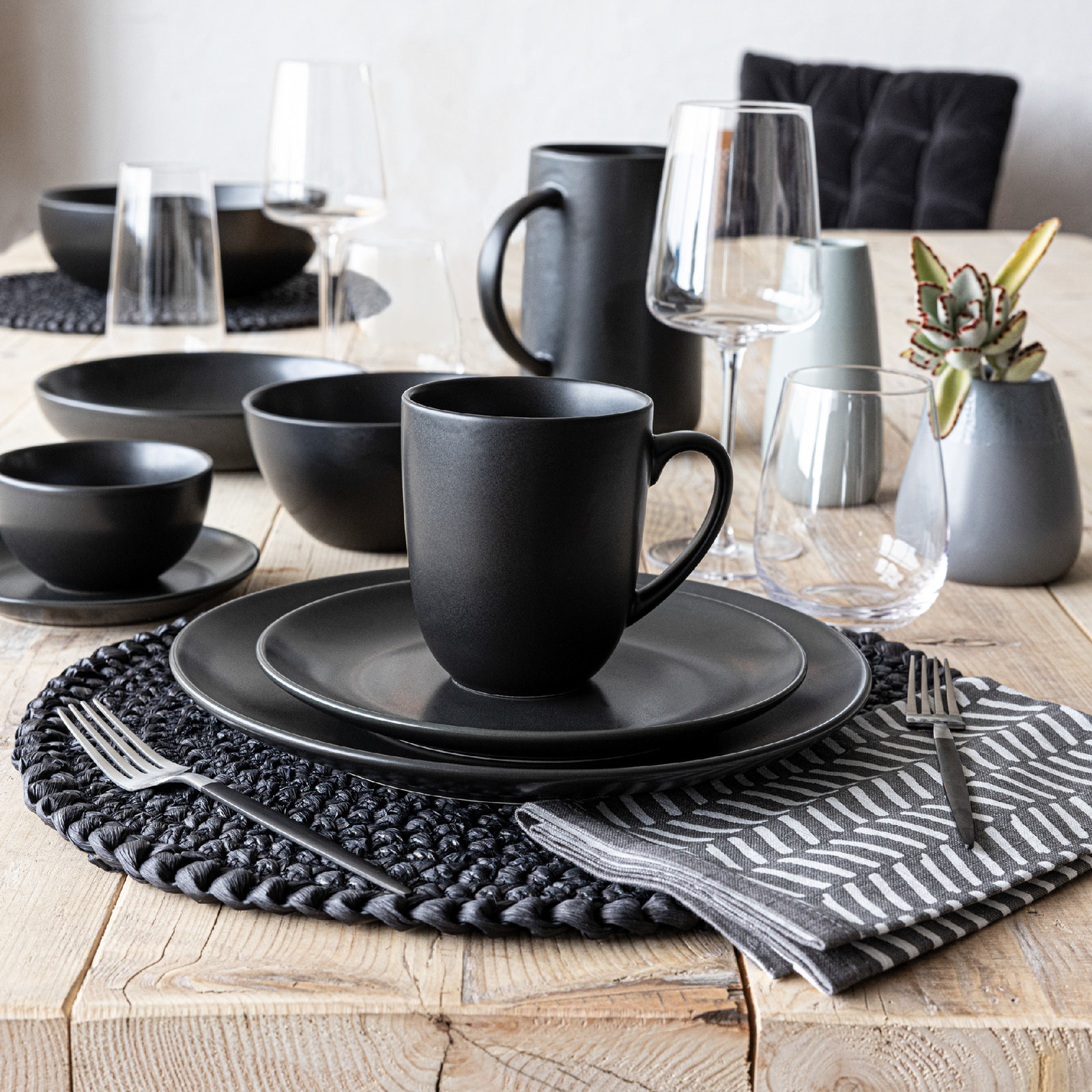 Natural Fiber Reversible Jute Placemat, Black