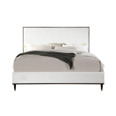 Grand lit en tissu gris avec structure en bois de peuplier et rembourrage doux