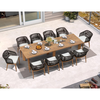 Ensemble de table et chaises d'extérieur mauve en rotin et osier