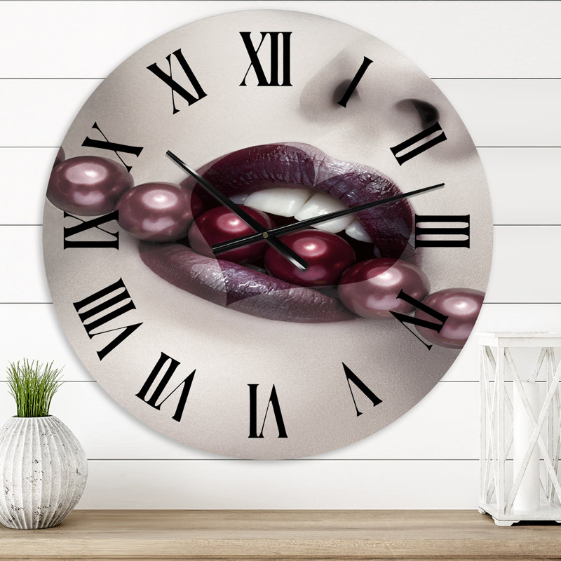 Horloge murale moderne avec lèvres en forme de cœur et perles dans la bouche, Petit