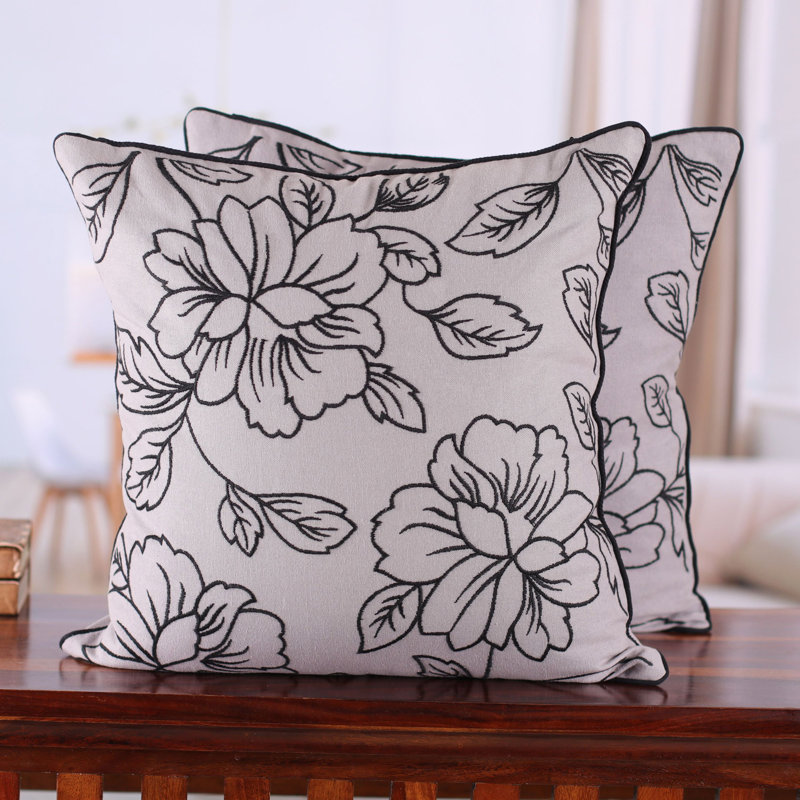 Housses de coussin en coton brodées à la main Novica