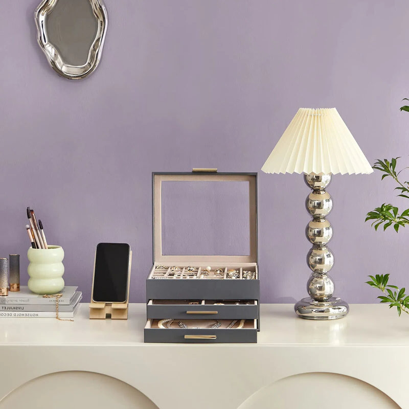 Boîte à bijoux +, Gris interstellaire
