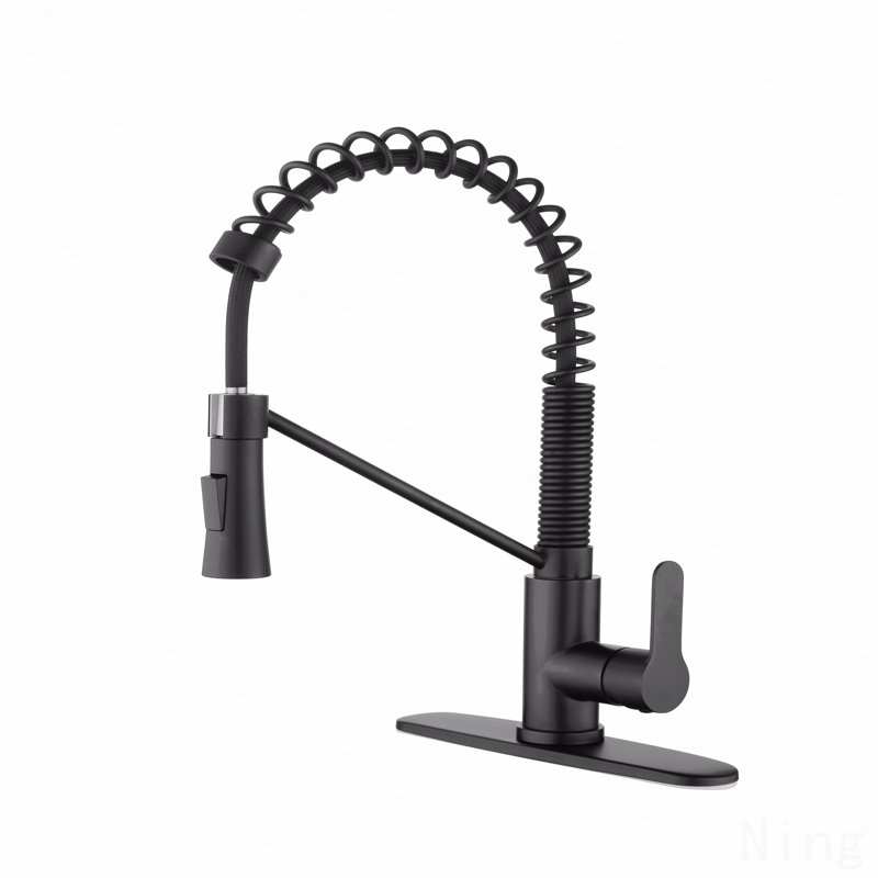 Robinet de cuisine à poignée simple en acier inoxydable de 1,8 gallon par minute avec pulvérisateur rétractable et distributeur de savon, un trou pour lavabo / lavabo utilitaire