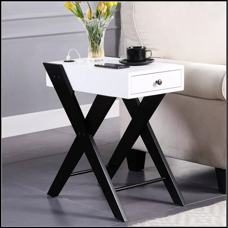 Table d'appoint moderne avec station de chargement USB et tiroir de rangement spacieux, parfait pour les espaces de vie contemporains.