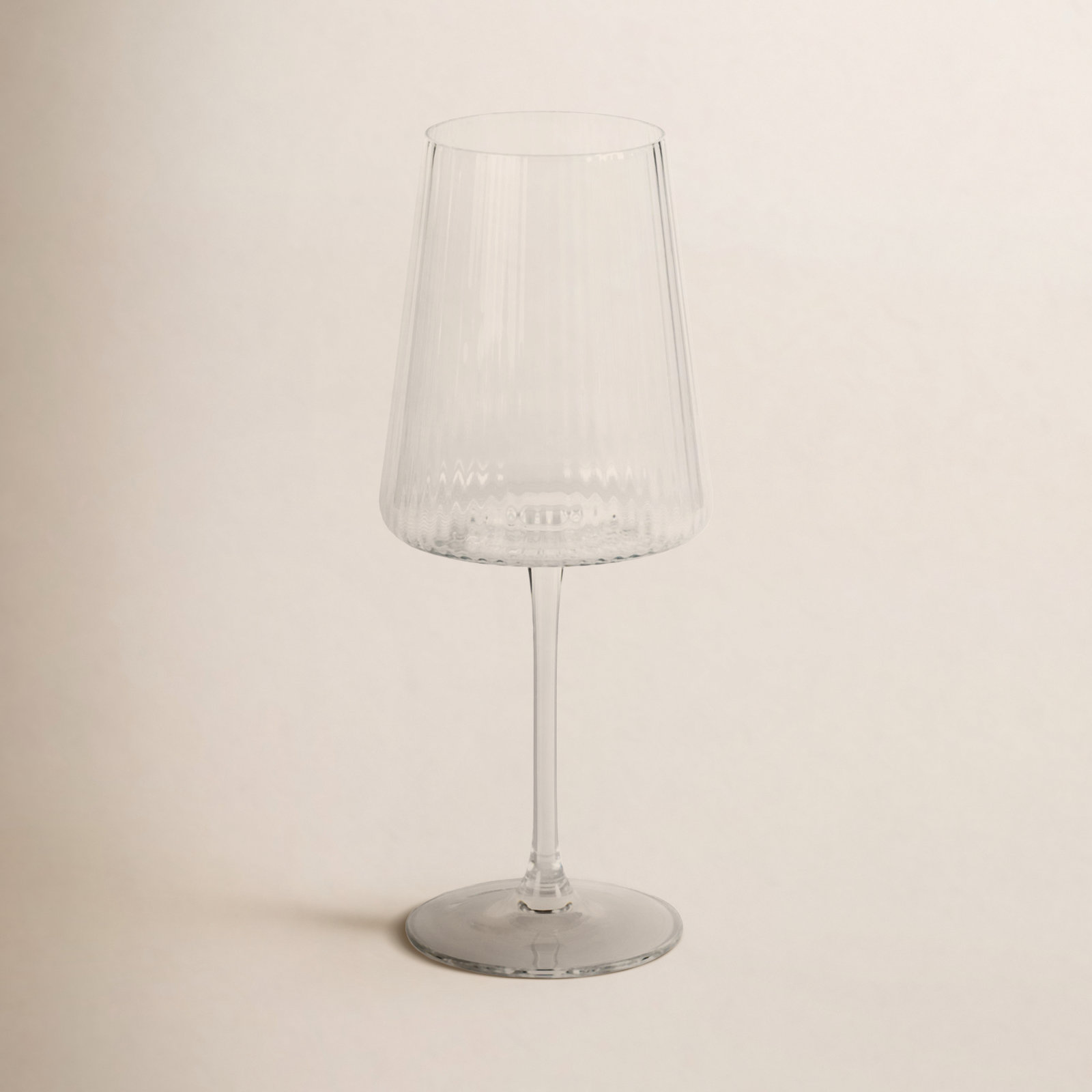 Claro Ribbed Wine Glass