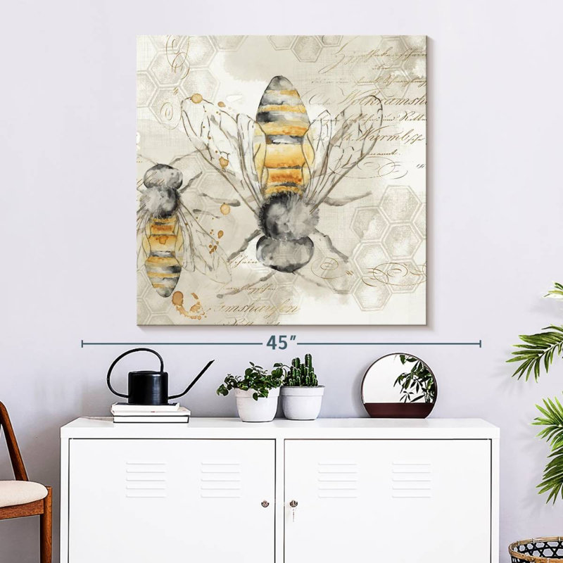 Brampt Queen Bee II, 33" H x 33" W