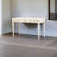 Bureau en bois massif sculpté blanc