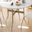 Une table ronde au design géométrique minimaliste moderne-408514812