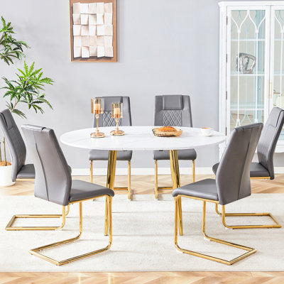 Table et chaises extensibles avec 6 chaises gris foncé et pieds en métal doré. Forme ronde, idéale pour les repas de famille ou entre amis. Sièges moelleux en PU, de style moderne avec pieds dorés. Système d'extension ingénieux. Confort optimal.
