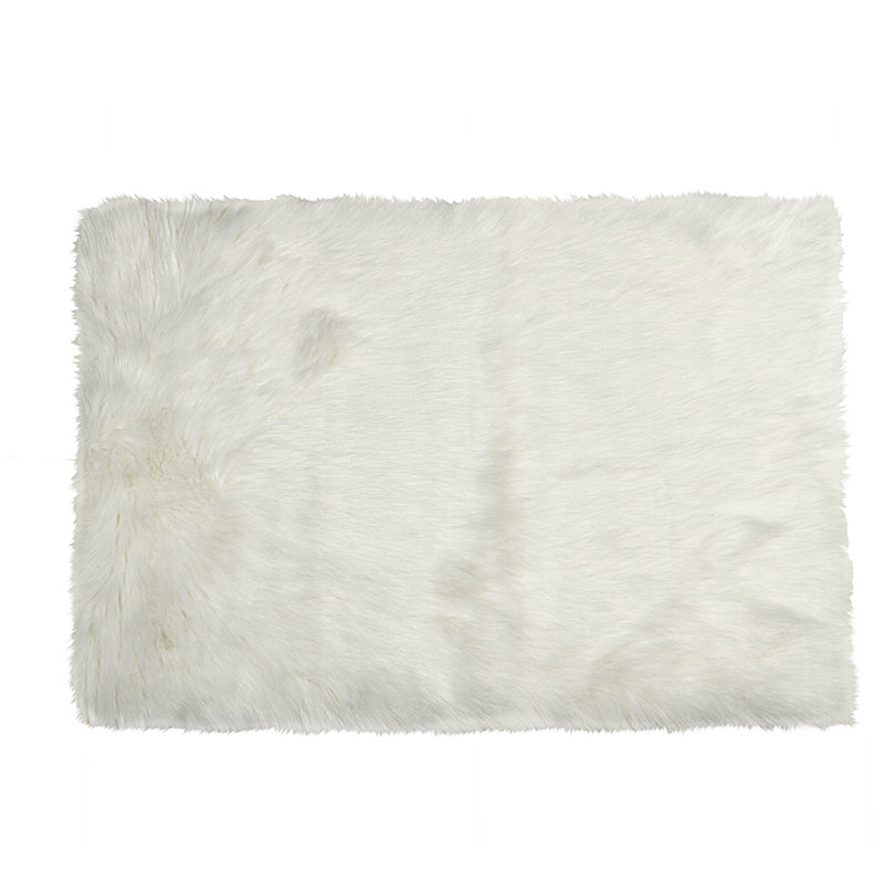 Tapis imitation peau de mouton blanc cassé Shawnta, Rectangle 5 pi x 8 pi